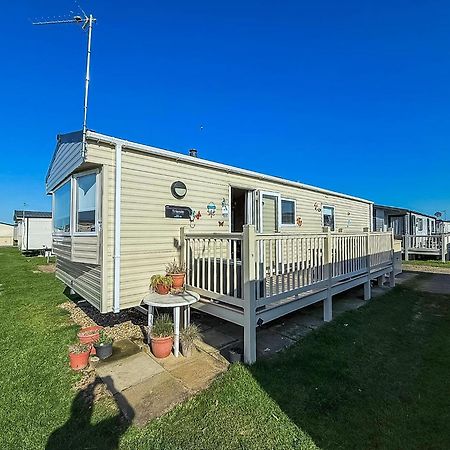 Lovely 6 Berth Caravan With Decking To The Side In Heacham Ref 21040E Exterior foto